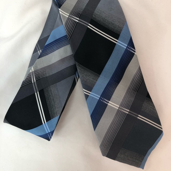 VanHeusen Tie - Picture 1 of 3